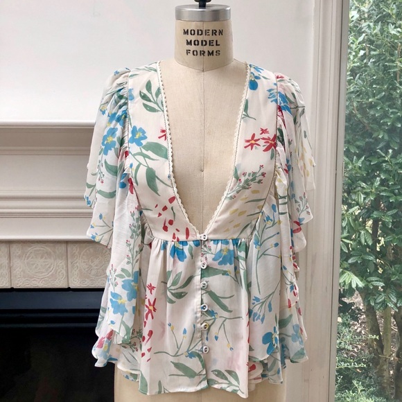 ❤️ TULAROSA ❤️  JoJo Floral Flutter Sleeve Blouse - Picture 2 of 9